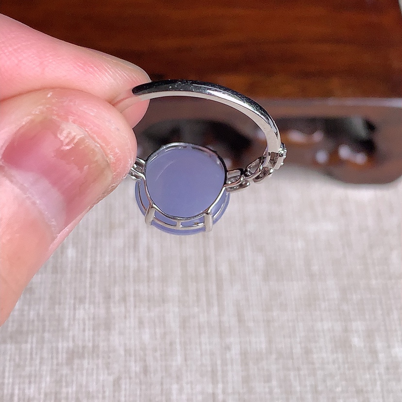 天然A货翡翠18K金镶嵌紫罗兰蛋面戒指 圈口17.3裸石
尺寸11-11mm 重量2.38g 0331