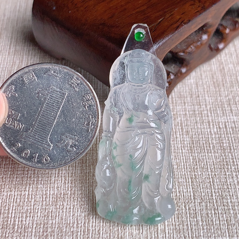 天然A货翡翠飘花观音镶嵌件 
尺寸40.5-18-4.2mm 重量6.45g 0331