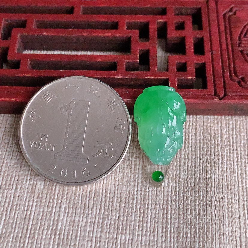 天然A货翡翠满绿招财貔貅镶嵌件 
尺寸16.8-11.6-6mm 重量2.33g 0331