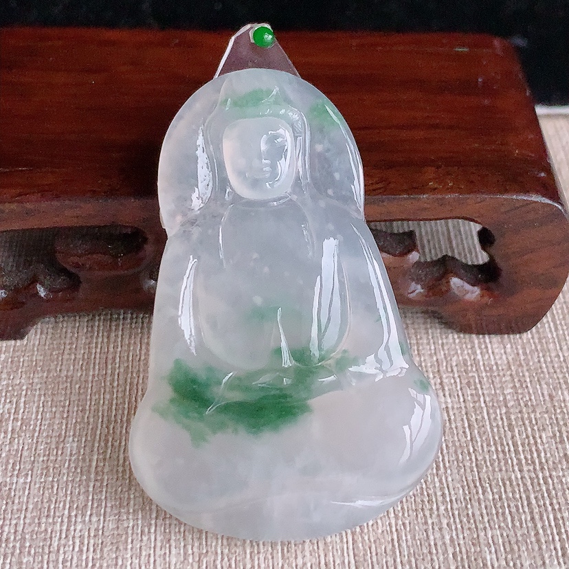 天然A货翡翠飘花观音镶嵌件 
尺寸56.4-36.6-5mm 重量21.96g 0331