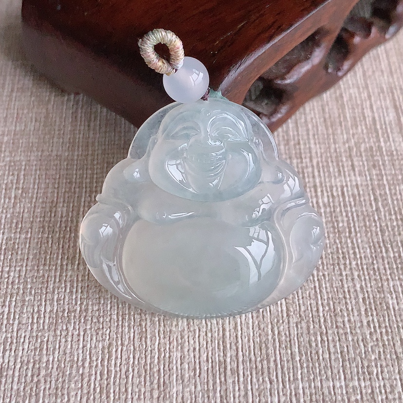 天然A货翡翠一刀切佛公吊坠 
尺寸31.6-34.5-5.6mm 重量10.63g 0331