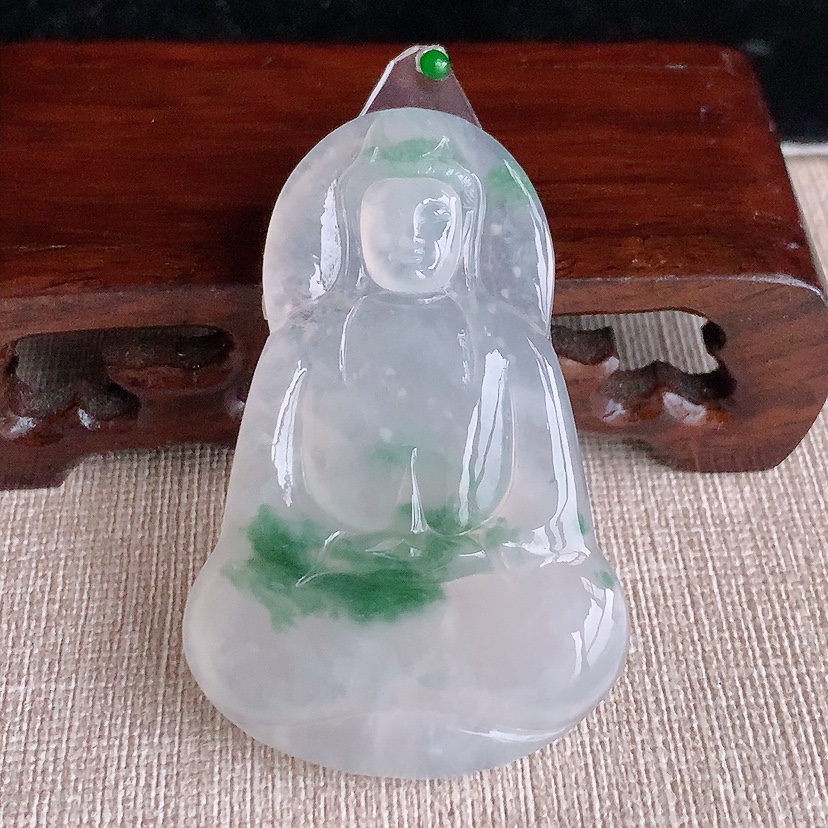 天然A货翡翠飘花观音镶嵌件 
尺寸56.4-36.6-5mm 重量21.96g 0331