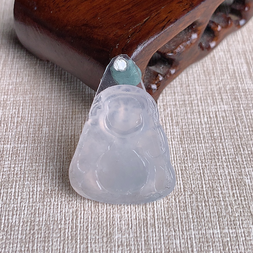 天然A货翡翠白冰白月光财神爷镶嵌件 
尺寸27.3-24-7.6mm 重量8.58g 0331