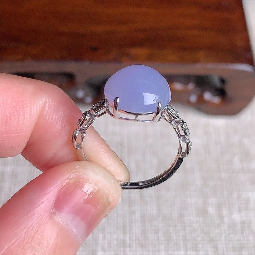 天然A货翡翠18K金镶嵌紫罗兰蛋面戒指 圈口17.3裸石
尺寸11-11mm 重量2.38g 033