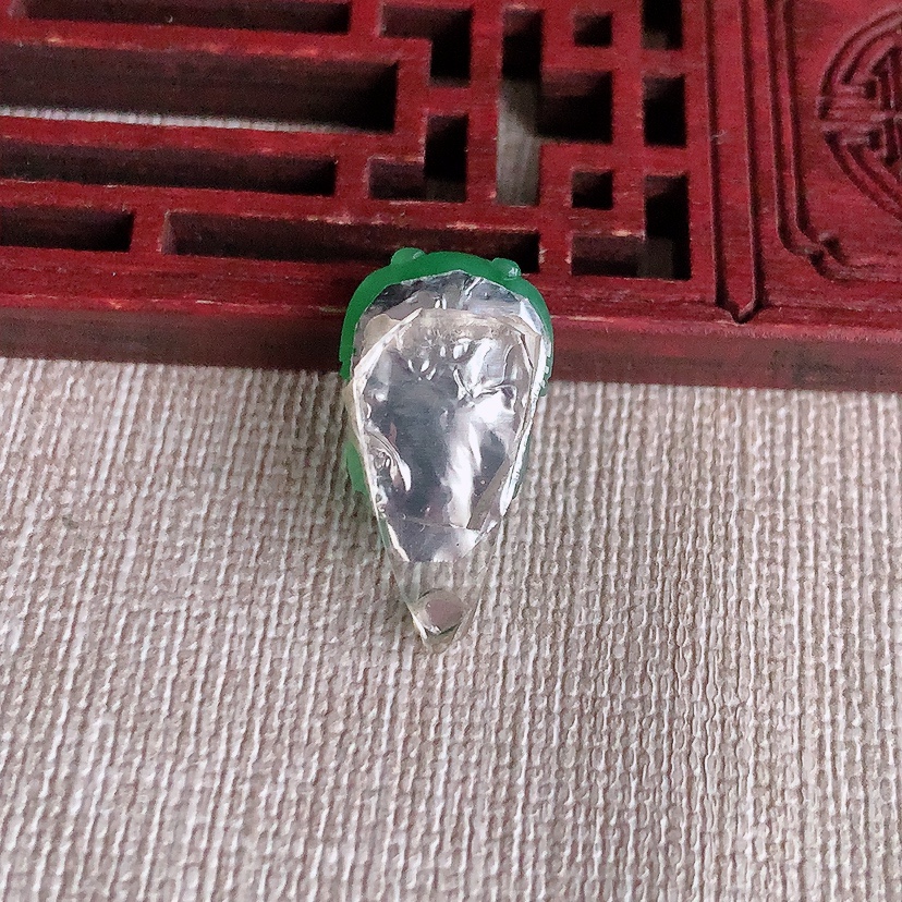 天然A货翡翠满绿招财貔貅镶嵌件 
尺寸16.8-11.6-6mm 重量2.33g 0331