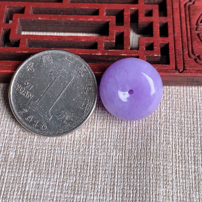天然A货翡翠紫罗兰甜甜圈平安扣吊坠 
尺寸17.2-10.7mm 重量6.92g 0331