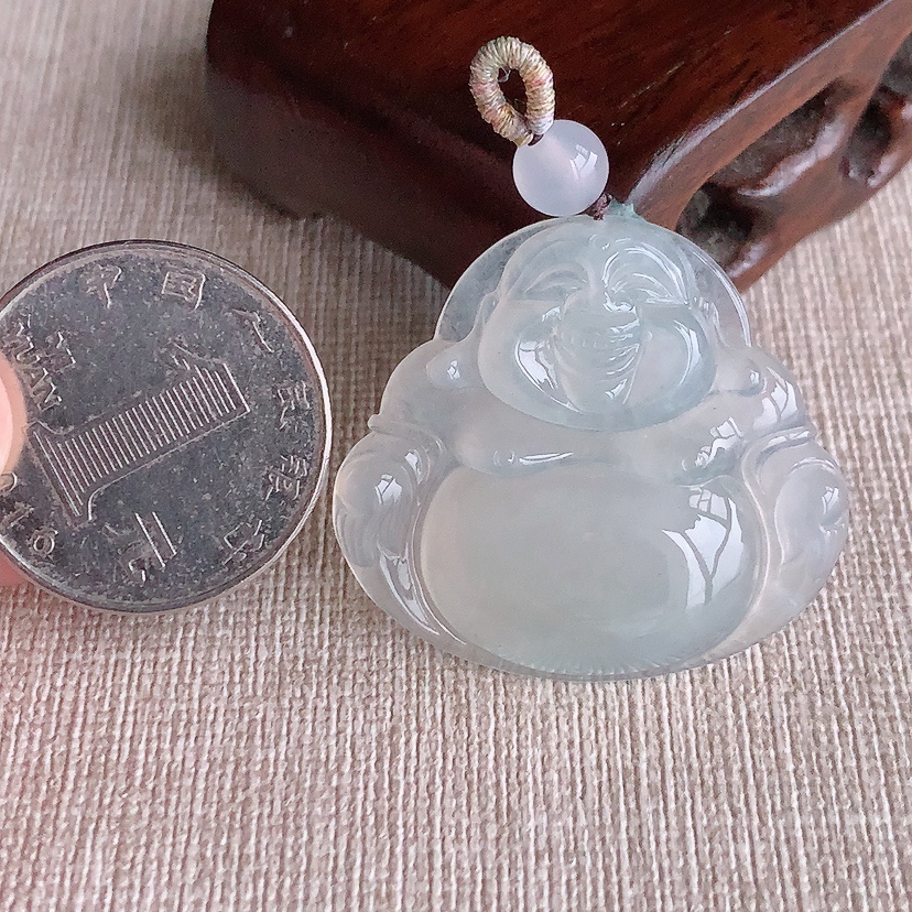 天然A货翡翠一刀切佛公吊坠 
尺寸31.6-34.5-5.6mm 重量10.63g 0331