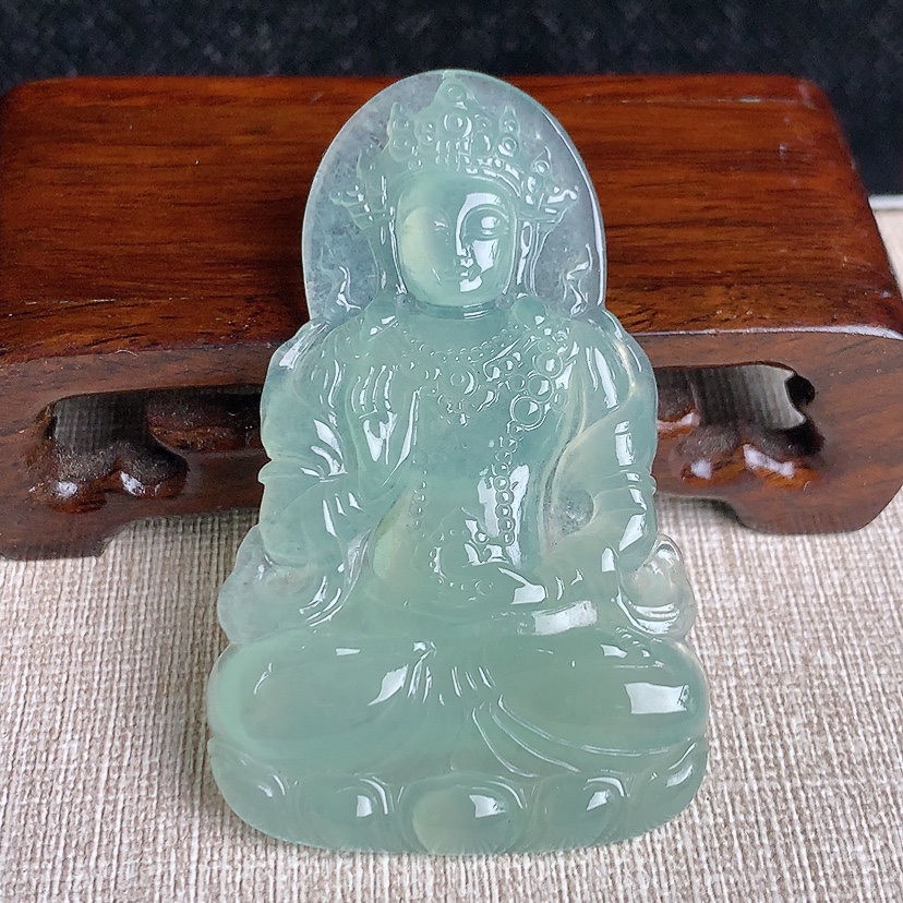 天然A货翡翠晴水度母观音吊坠 
尺寸62.8-39-5.2mm 重量22.48g 0331