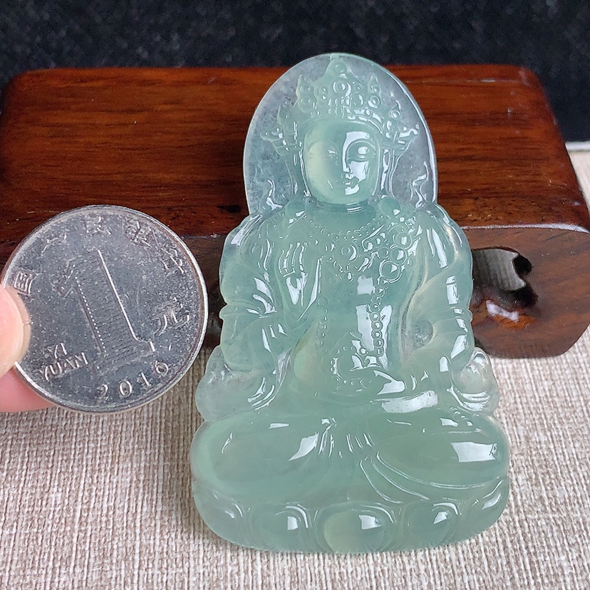 天然A货翡翠晴水度母观音吊坠 
尺寸62.8-39-5.2mm 重量22.48g 0331