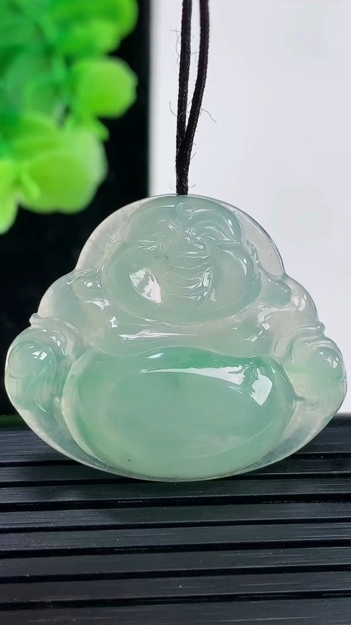 天然A货翡翠佛公吊坠尺寸27.9-33.4-5.4重量:7.91g
4月3日