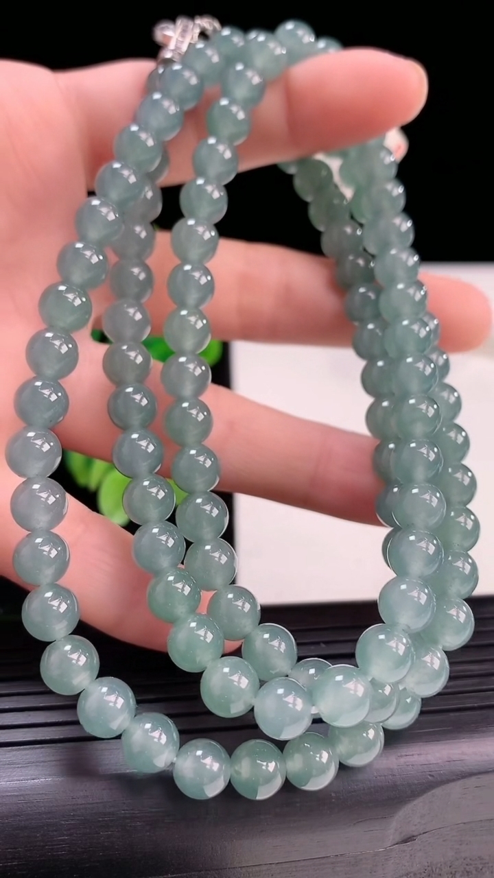 天然A货翡翠圆珠项链尺寸6.5-108颗重量:57.36g4月3日
工厂直销收藏佳品,种好水足，色泽均匀，有种有色，上手高大气！