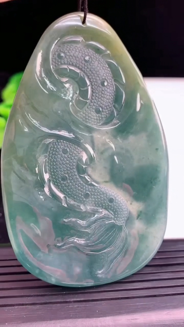 天然A货翡翠蓝水祥龙大势至菩萨吊坠尺寸77-49.1-6.4重量:45.47g
4月3日
