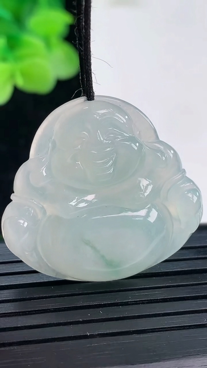 天然A货翡翠飘花佛公吊坠尺寸29.5-31.3-5.4重量:7.63g
4月3日