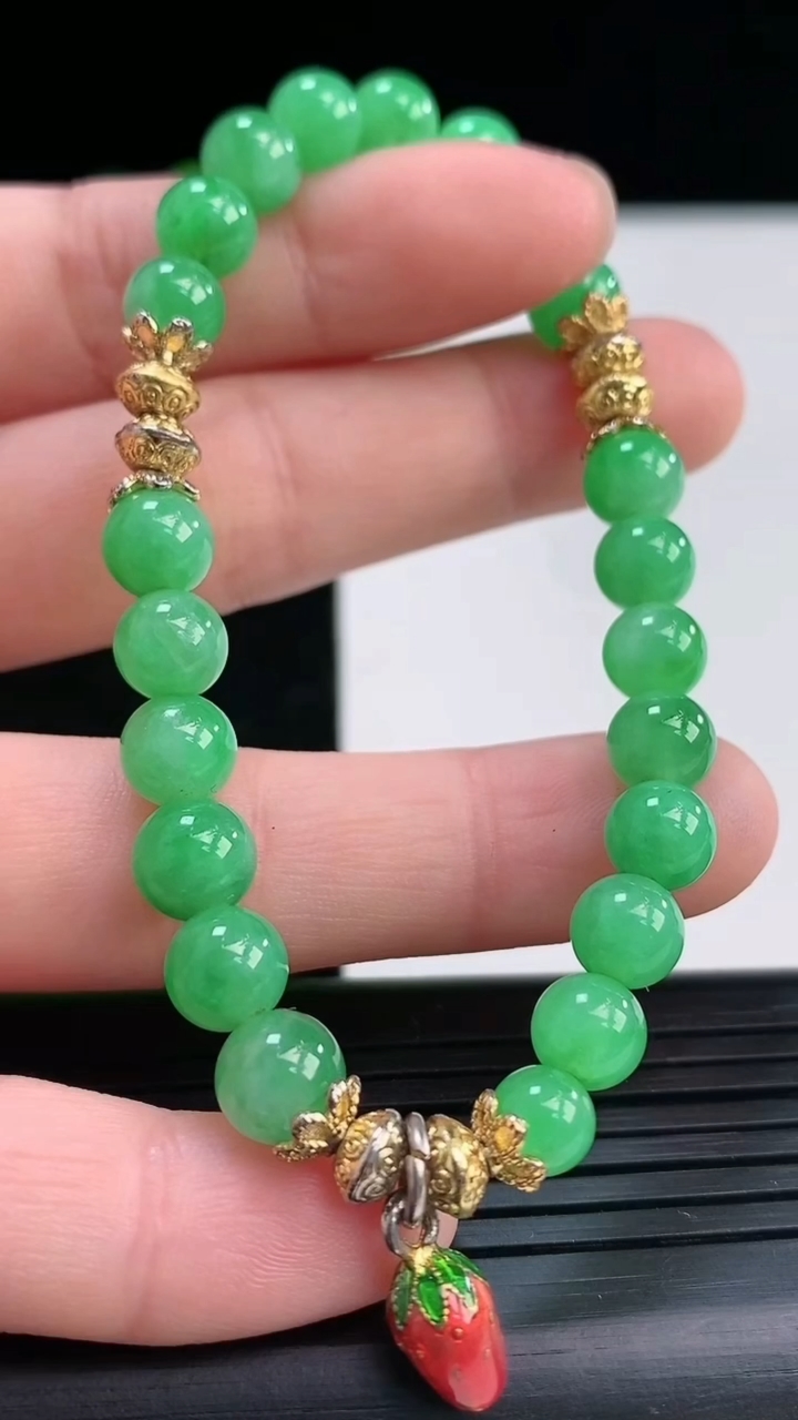 天然A货翡翠圆珠手串尺寸6.6-19颗重量:14.44g4月3日
工厂直销收藏佳品,种好水足，色泽均