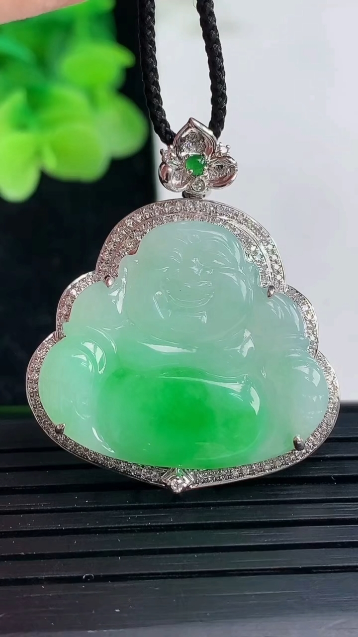 天然A货翡翠佛公吊坠尺寸35.1-29.9-7裸石23-26.6重量:6.66g
4月3日