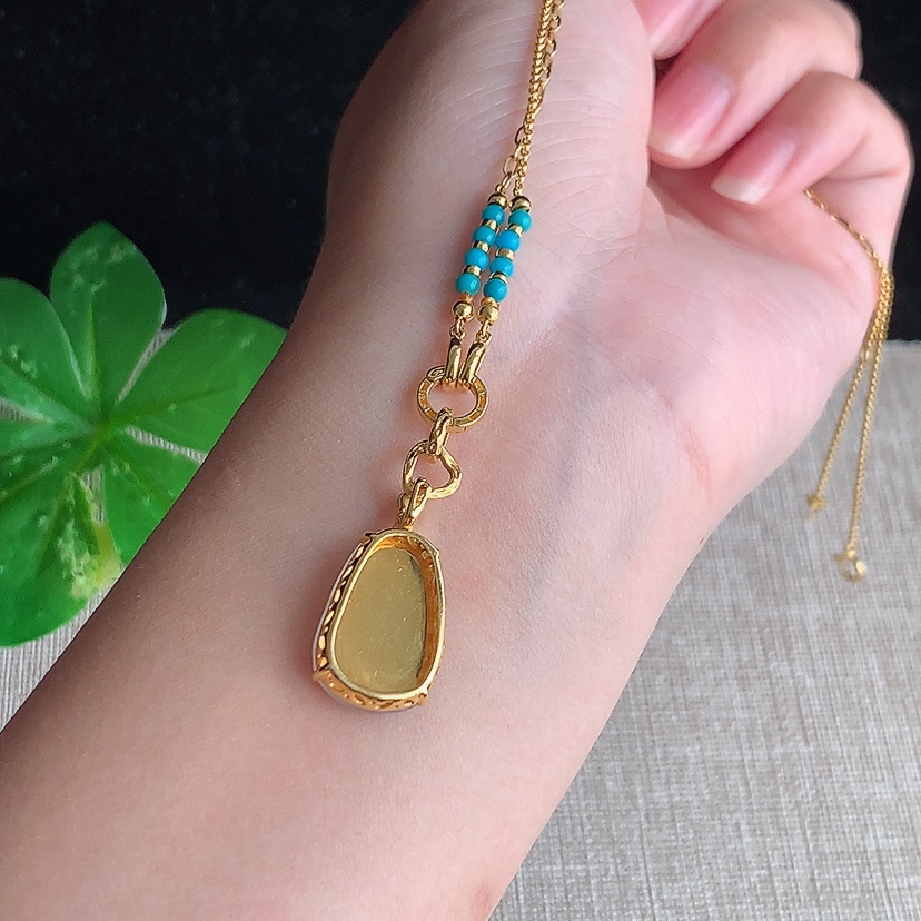 天然A货翡翠18K金镶嵌白冰白月光叶子金枝玉叶吊坠 
尺寸23-17.4-12-4.8mm 重量5.50g 0331