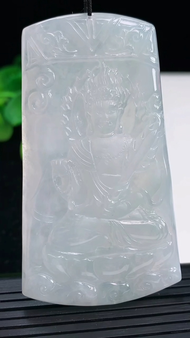 天然A货翡翠不动明王吊坠尺寸70-39.6-4.6重量:36.16g
4月3日