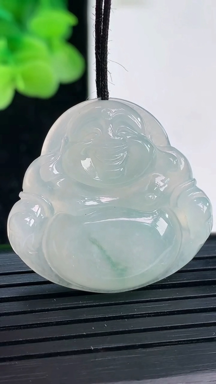 天然A货翡翠飘花佛公吊坠尺寸29.5-31.3-5.4重量:7.63g
4月3日