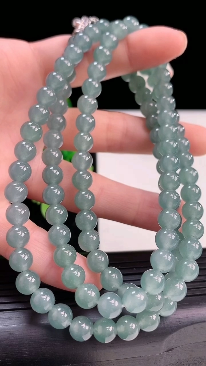 天然A货翡翠圆珠项链尺寸6.5-108颗重量:57.36g4月3日
工厂直销收藏佳品,种好水足，色泽