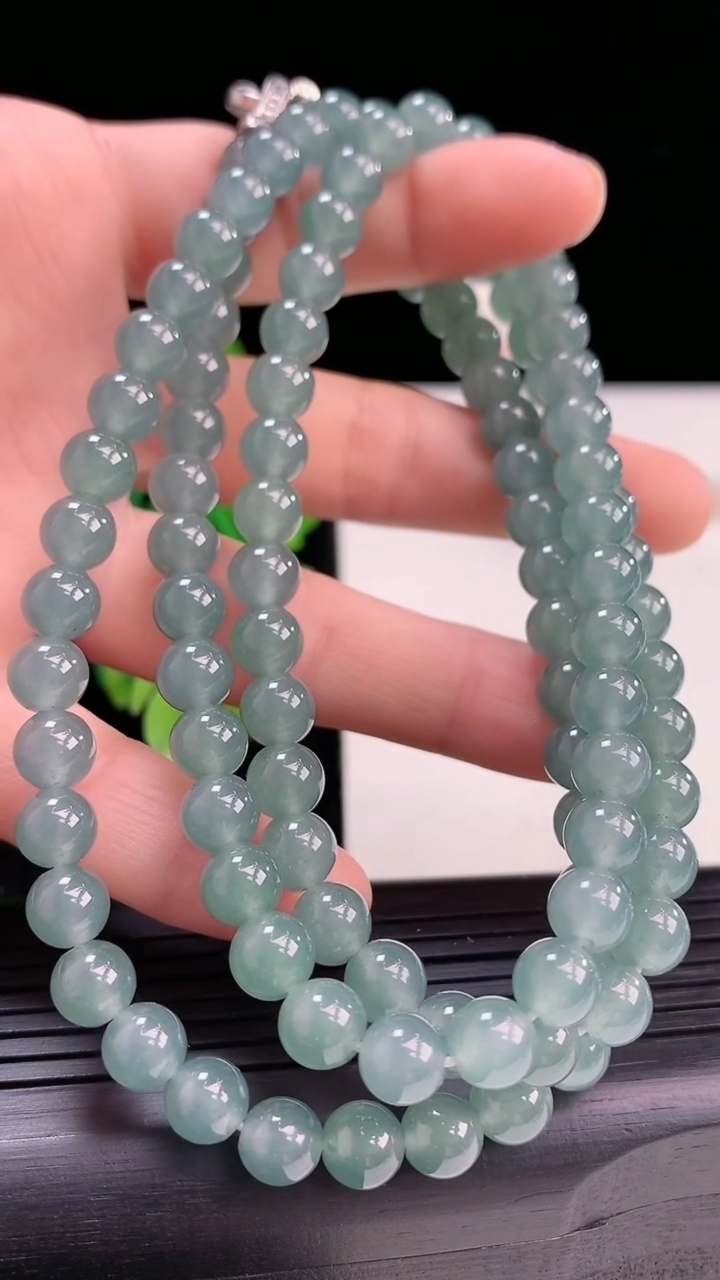 天然A货翡翠圆珠项链尺寸6.5-108颗重量:57.36g4月3日
工厂直销收藏佳品,种好水足，色泽均匀，有种有色，上手高大气！
