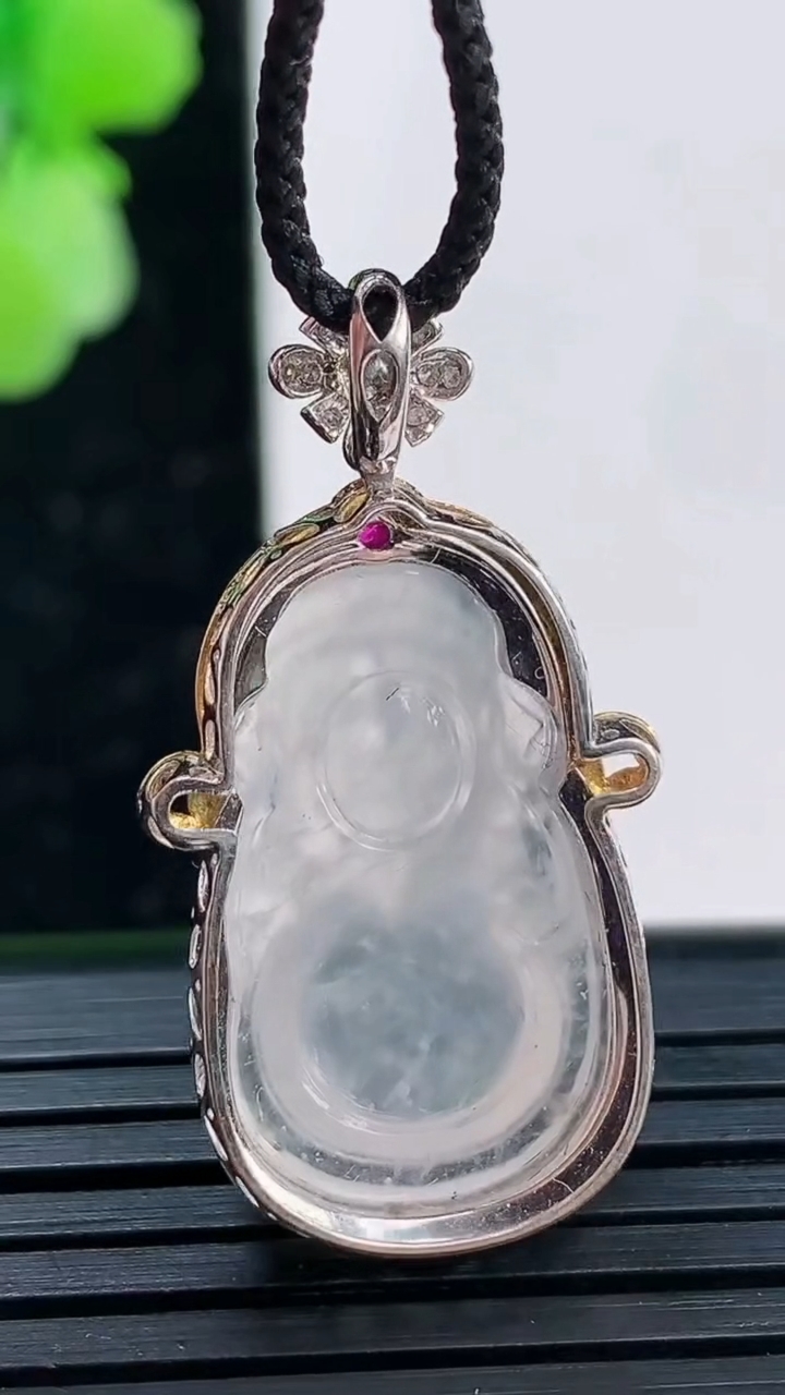 天然A货翡翠种白冰财神爷吊坠尺寸31.7-14.9-9.1裸石21.5-12.7重量:3.93g
4月3日