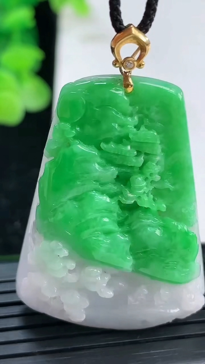 天然A货翡翠山水牌吊坠尺寸44.5-30-7.9重量:22.94g
4月3日