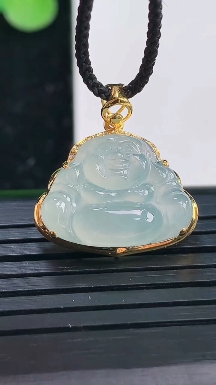 天然A货翡翠种白冰佛公吊坠尺寸22.1-19-7.3裸石12.7-17.3重量:2.28g
4月3日