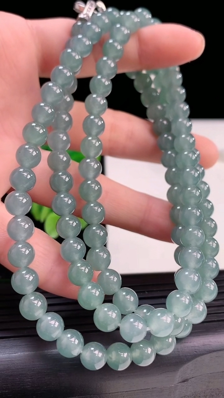 天然A货翡翠圆珠项链尺寸6.5-108颗重量:57.36g4月3日
工厂直销收藏佳品,种好水足，色泽均匀，有种有色，上手高大气！