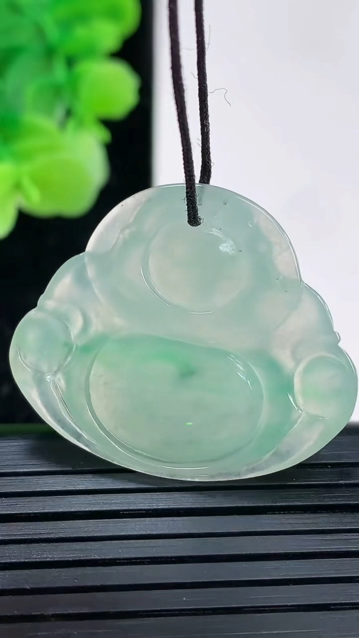 天然A货翡翠佛公吊坠尺寸27.9-33.4-5.4重量:7.91g
4月3日