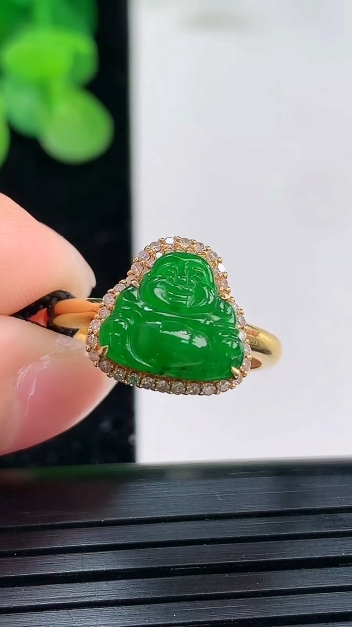 天然A货翡翠佛公戒指尺寸18.1-9-10.7重量:2.99g2026年4月3日
工厂直销收藏佳品,