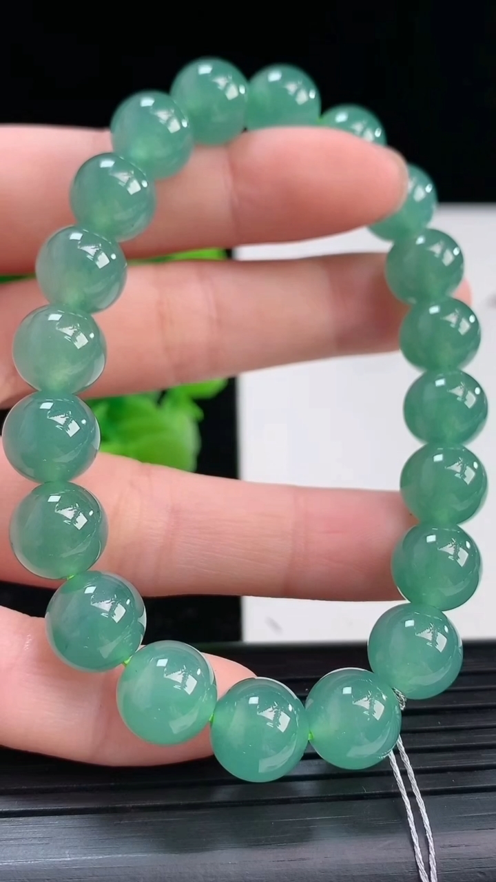 天然A货翡翠蓝水圆珠手串尺寸9.6-20颗重量:33.06g4月3日
工厂直销收藏佳品,种好水足，色