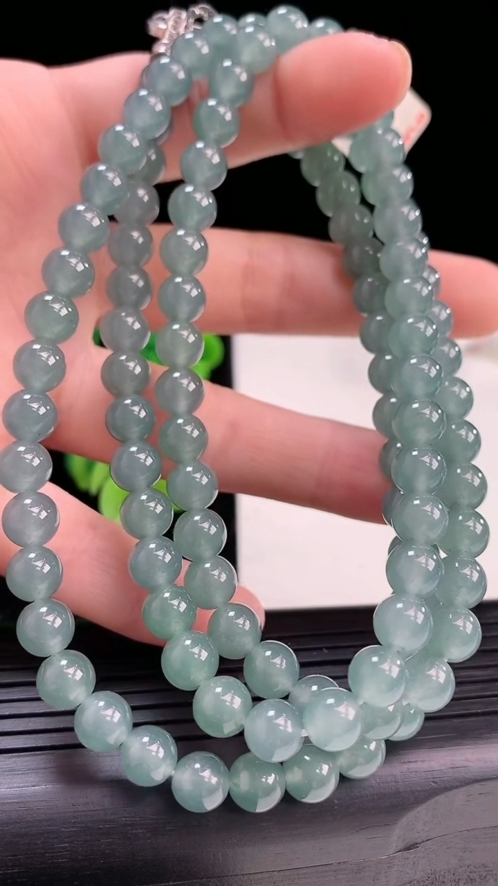 天然A货翡翠圆珠项链尺寸6.5-108颗重量:57.36g4月3日
工厂直销收藏佳品,种好水足，色泽均匀，有种有色，上手高大气！