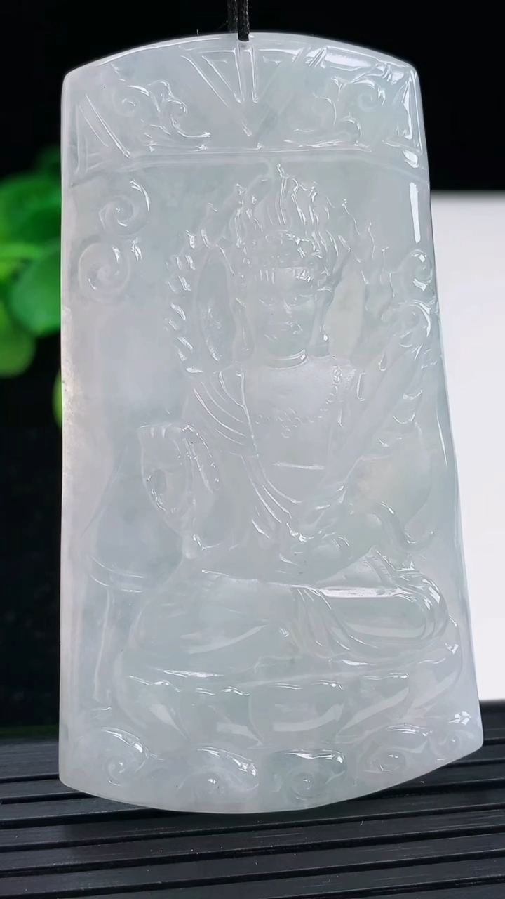 天然A货翡翠不动明王吊坠尺寸70-39.6-4.6重量:36.16g
4月3日