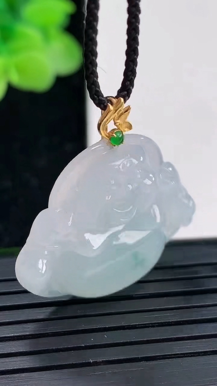 天然A货翡翠18K金飘花佛公吊坠尺寸25.3-27.6-5.8重量:6.38g
4月3日