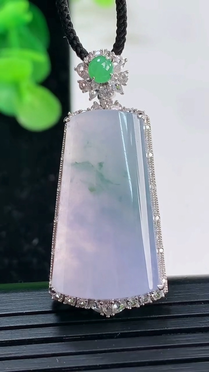 天然A货翡翠18K金紫罗兰飘花无事牌吊坠尺寸38.2-16.8-8.3裸石26.1-15.2重量:7