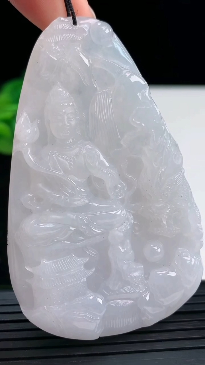 天然A货翡翠祥龙大势至菩萨吊坠尺寸73.9-45.9-8.9重量:56.07g
4月3日