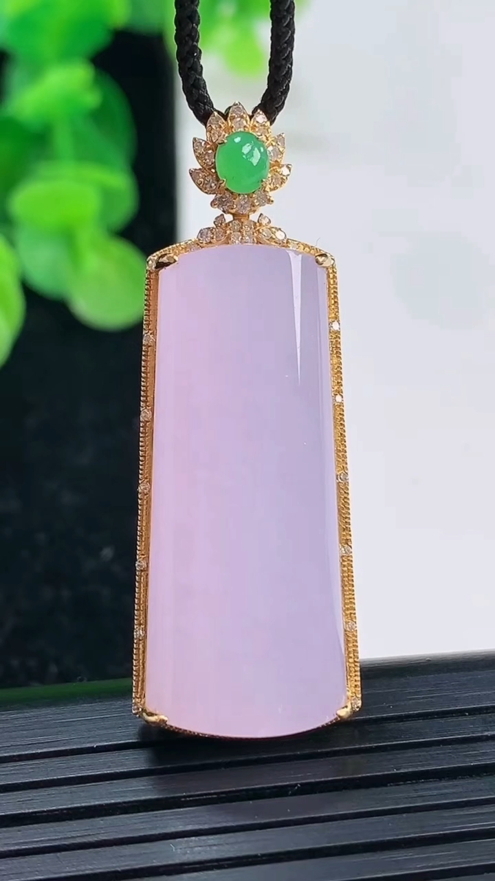 天然A货翡翠18K金紫罗兰无事牌吊坠尺寸42.9-15-7.1裸石32.3-13.3重量:8.94g