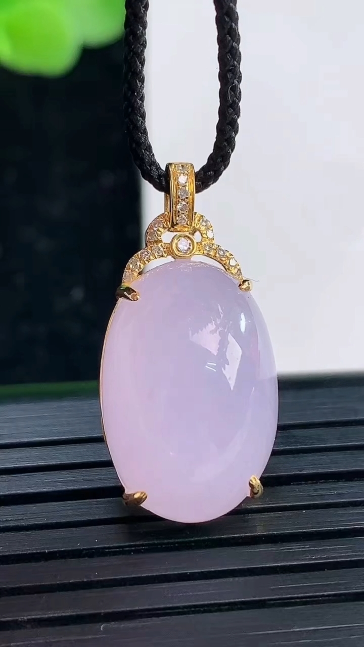 天然A货翡翠18K金紫罗兰蛋面吊坠尺寸25.5-18.3-12.4-9.3重量:4.31g
4月3日