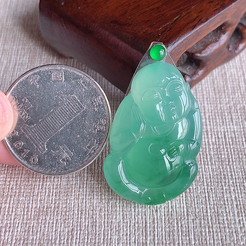 天然A货翡翠满绿逍遥佛镶嵌件 
尺寸31.7-20.7-6.6mm 重量8.48g 0331
