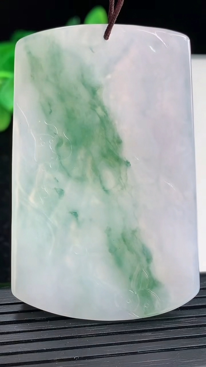 天然A货翡翠飘花普贤菩萨吊坠尺寸60.5-39-5.3重量:31.53g
4月3日