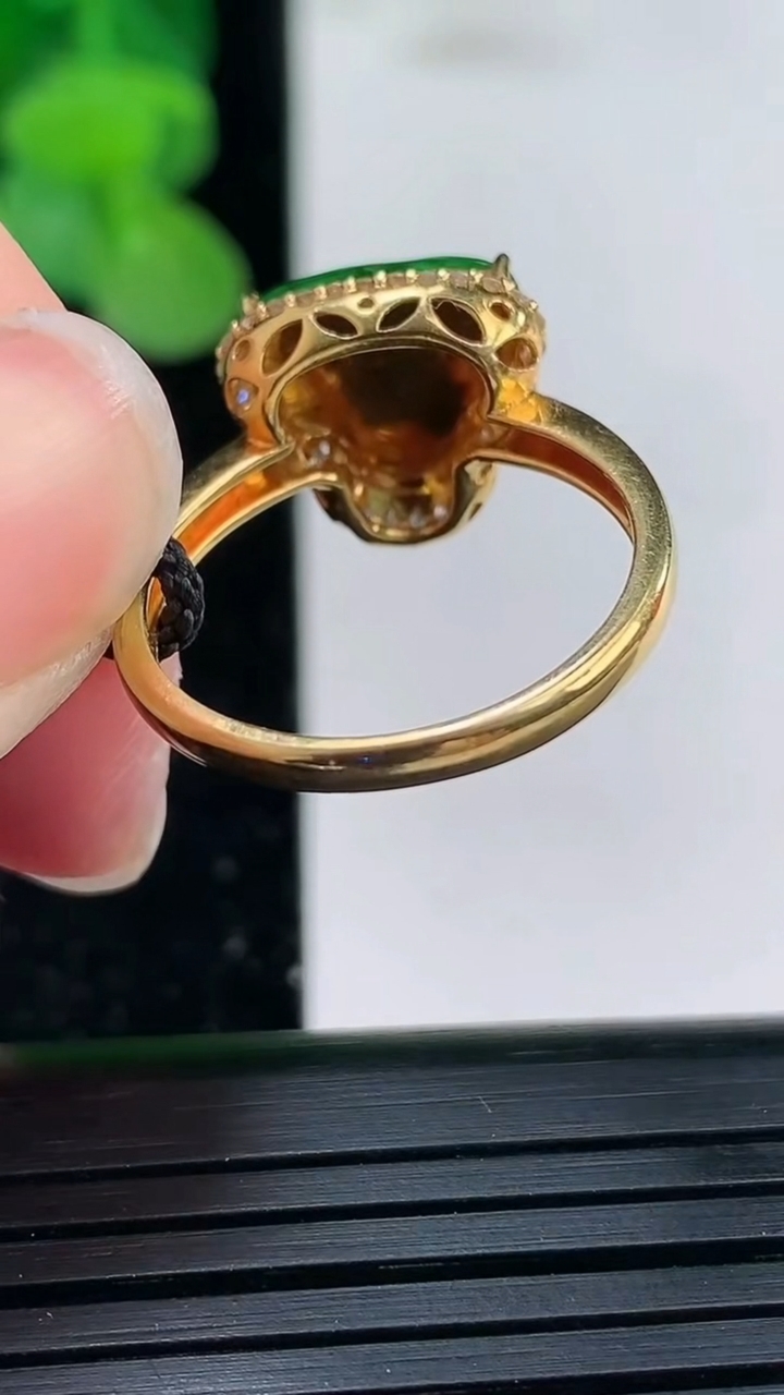 天然A货翡翠佛公戒指尺寸18.1-9-10.7重量:2.99g2026年4月3日
工厂直销收藏佳品,种好水足，色泽均匀，有种有色，上手高大气！