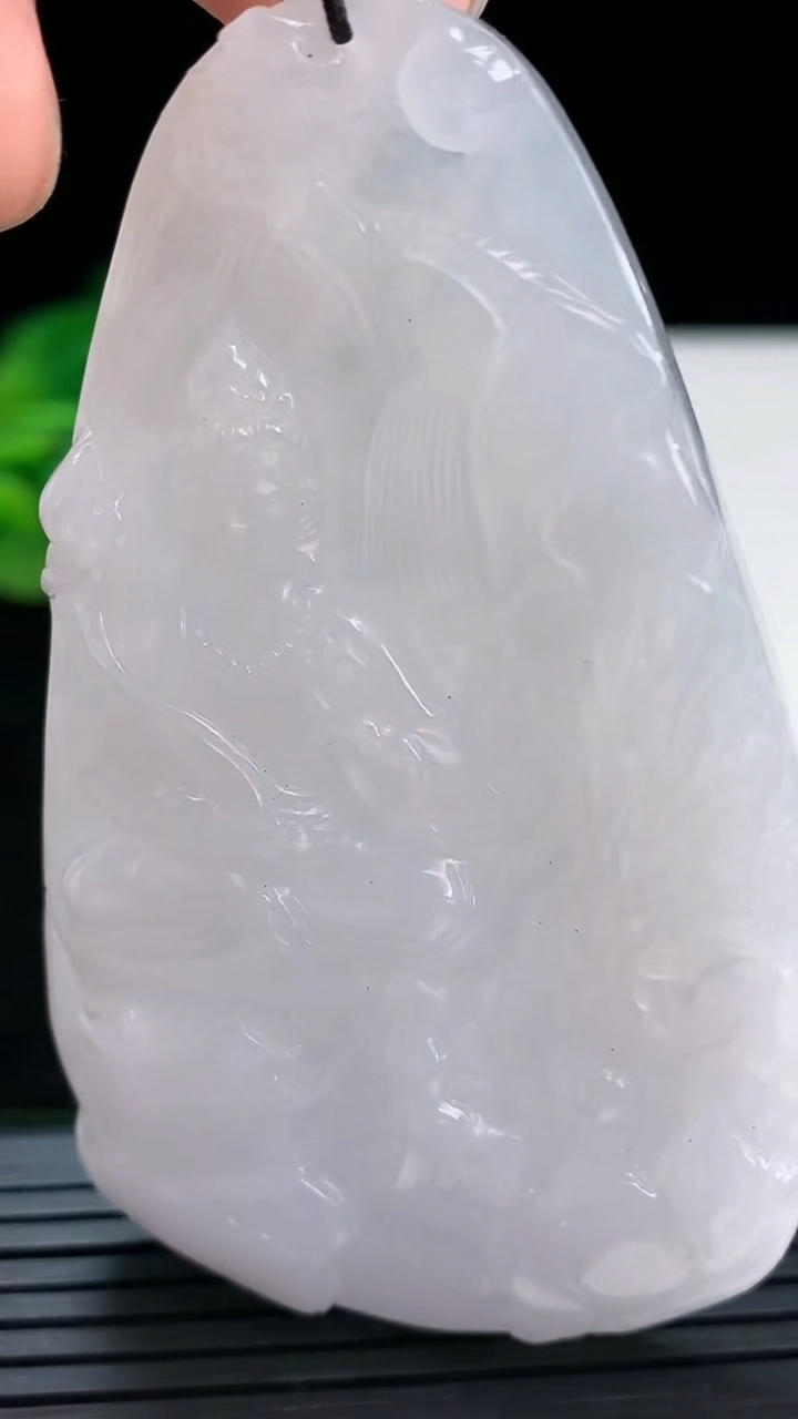 天然A货翡翠祥龙大势至菩萨吊坠尺寸73.9-45.9-8.9重量:56.07g
4月3日