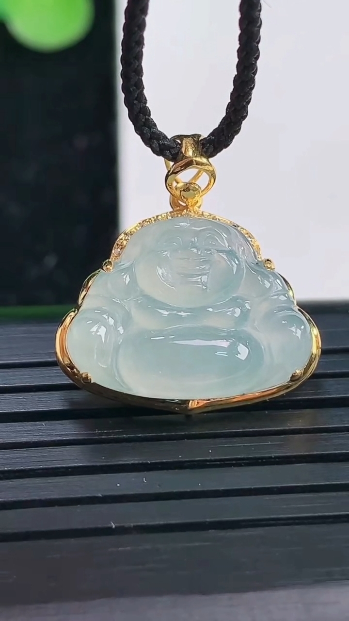 天然A货翡翠种白冰佛公吊坠尺寸22.1-19-7.3裸石12.7-17.3重量:2.28g
4月3日