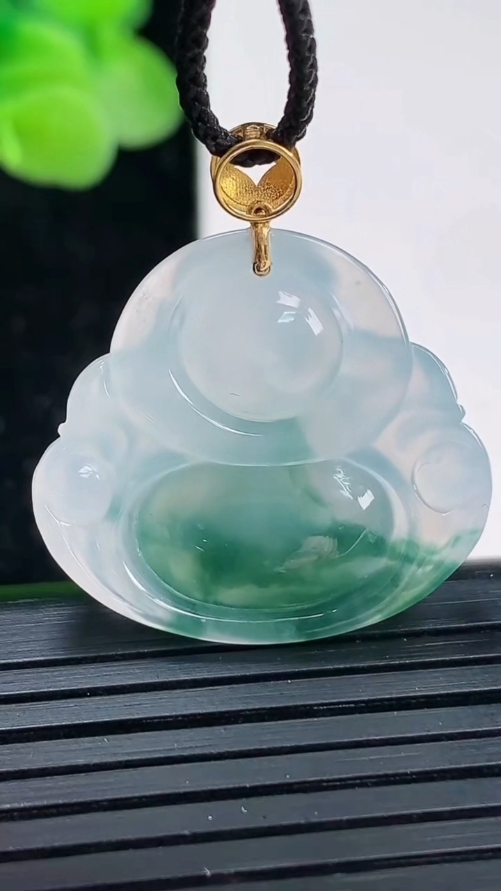 天然A货翡翠18K金飘花佛公吊坠尺寸23.6-26.1-5.8重量:5.43g
4月3日