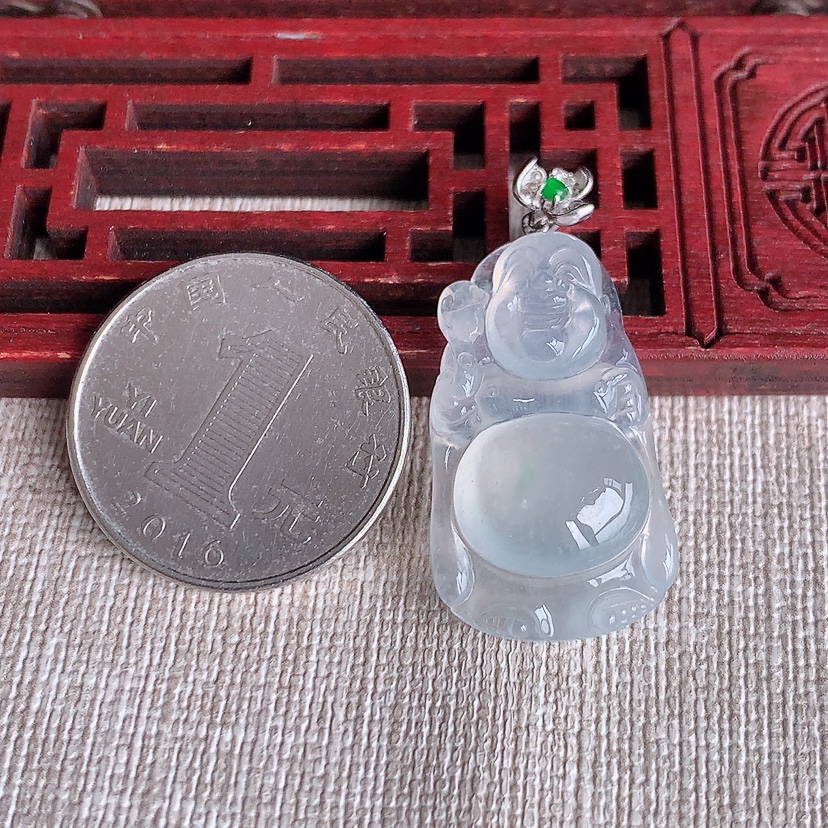 天然A货翡翠18K金扣头白冰白月光站佛吊坠 
尺寸35.8-29.8-17-6.2mm 重量5.82g 0331