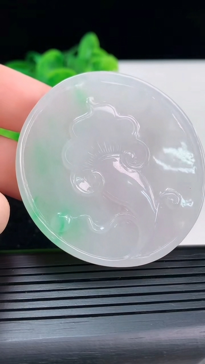 天然A货翡翠布袋佛吊坠尺寸55-51.5-8.7重量:48.13g
4月3日