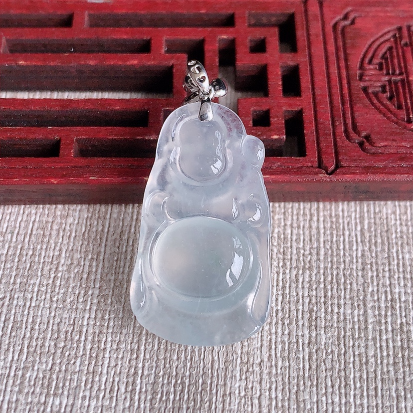 天然A货翡翠18K金扣头白冰白月光站佛吊坠 
尺寸35.8-29.8-17-6.2mm 重量5.82