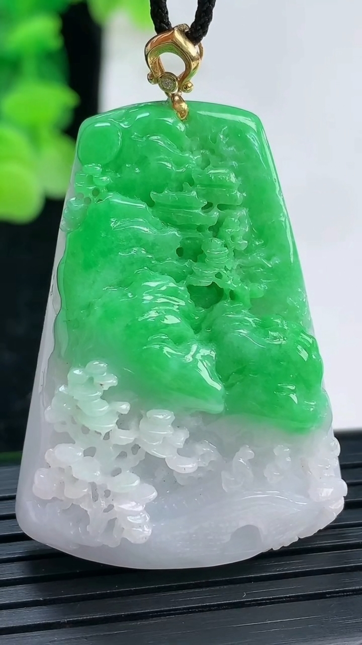 天然A货翡翠山水牌吊坠尺寸44.5-30-7.9重量:22.94g
4月3日