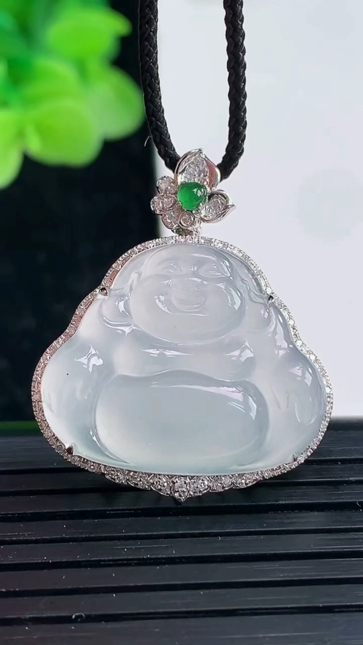 天然A货翡翠种白冰佛公吊坠尺寸29.8-25.5-8.6裸石19.3-23.4重量:4.21g
4月