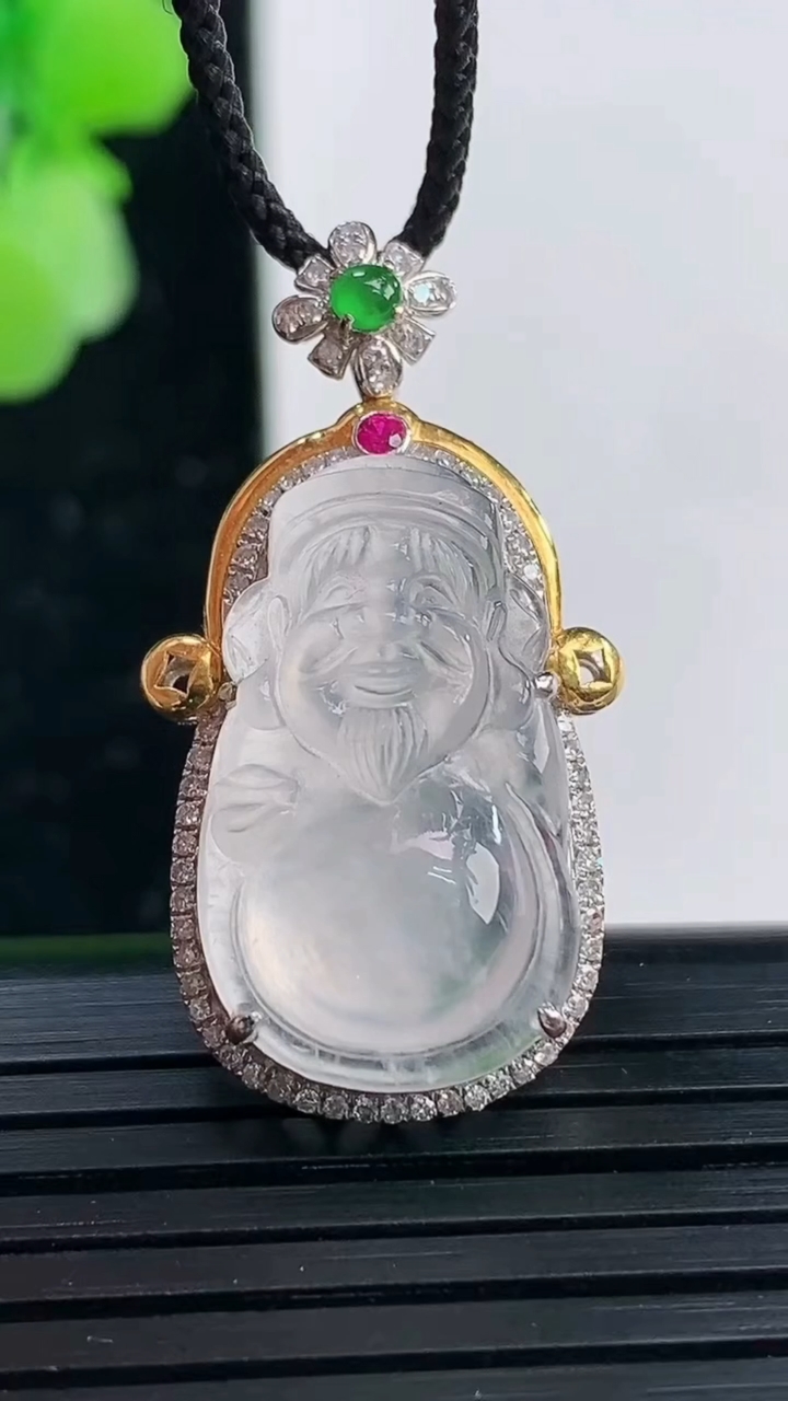 天然A货翡翠种白冰财神爷吊坠尺寸31.7-14.9-9.1裸石21.5-12.7重量:3.93g
4